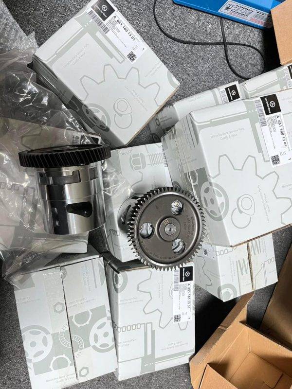 A 651 180 13 01 Mercedes-Benz A 651 180 13 01 Genuine A6511801301 Oil Pump